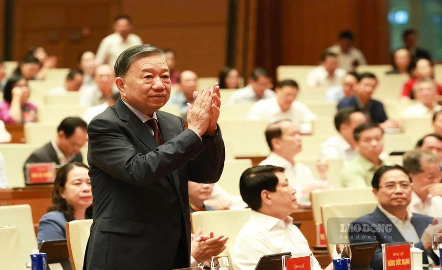 General Secretary and President To Lam attends the national conference to study, study, thoroughly grasp and implement Resolution No. 3 of the 14th Central Committee, on July 29. Photo: Hai Nguyen