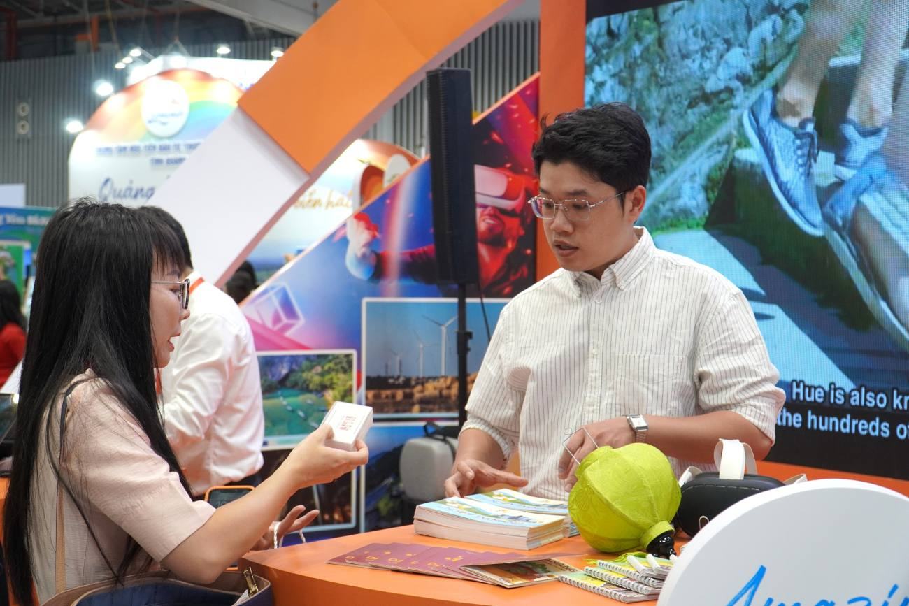 People and tourists visiting at the previous fair. Photo: Thanh Chan
