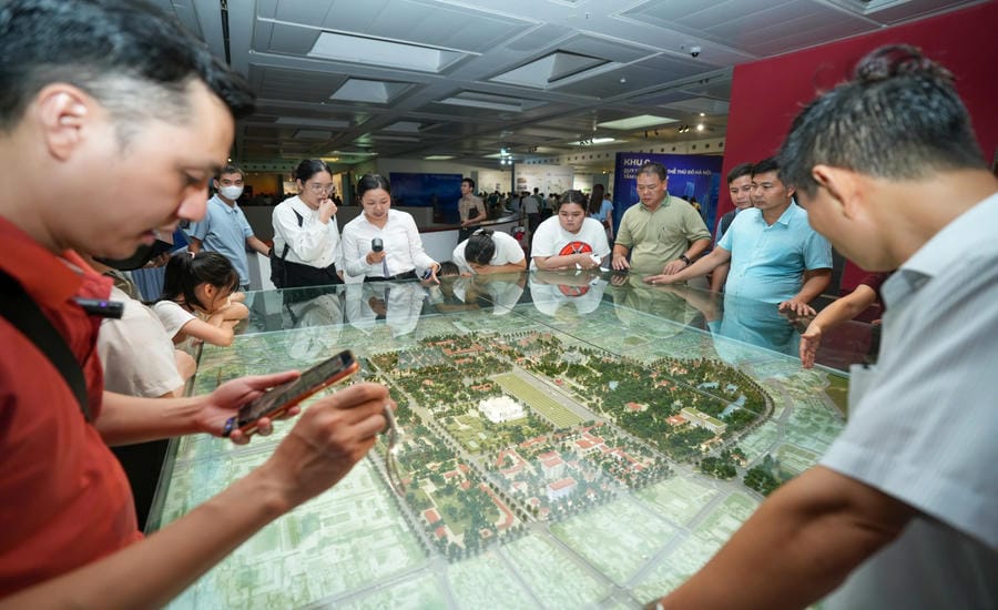Exhibition of the Master Plan of the Capital with a 100-year vision at the Hanoi Museum. Photo: Huu Chanh