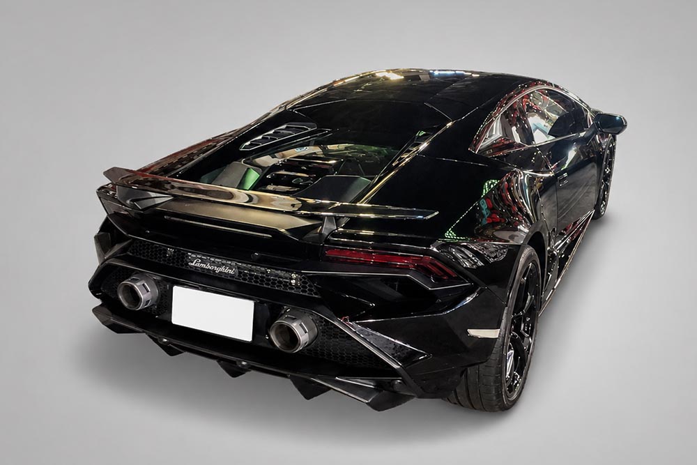 Lamborghini Huracan Tecnica owns a 5.2-liter naturally aspirated V10 engine. Photo: Created by AI