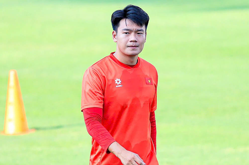 Central defender Nguyen Thanh Chung in the training session of the Vietnamese team preparing for the ASEAN Cup 2026 semi-finals. Photo: VFF