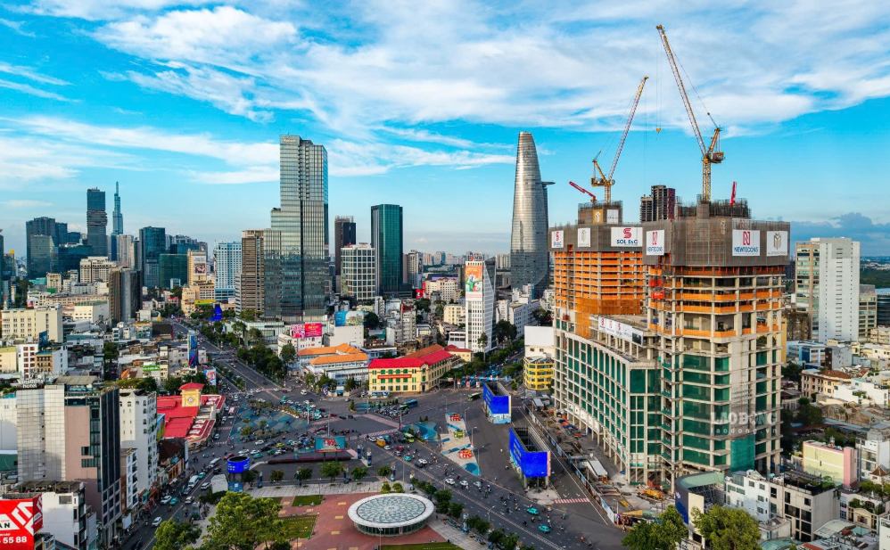 Ho Chi Minh City requires communes and wards to self-assess whether merger is necessary or not. Photo: Anh Tu