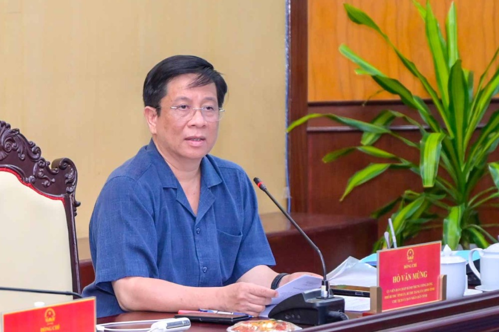 Chủ tịch UBND tỉnh An Giang Hồ Văn Mừng phát biểu. Ảnh: Phương Vũ/Bộ CHQS An Giang