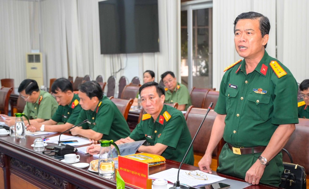 Đại tá Nguyễn Việt Thắng, Chính ủy Bộ CHQS tỉnh, Phó trưởng Ban Chỉ đạo 515 tỉnh phát biểu tại buổi làm việc. Ảnh: Phương Vũ/Bộ CHQS An Giang