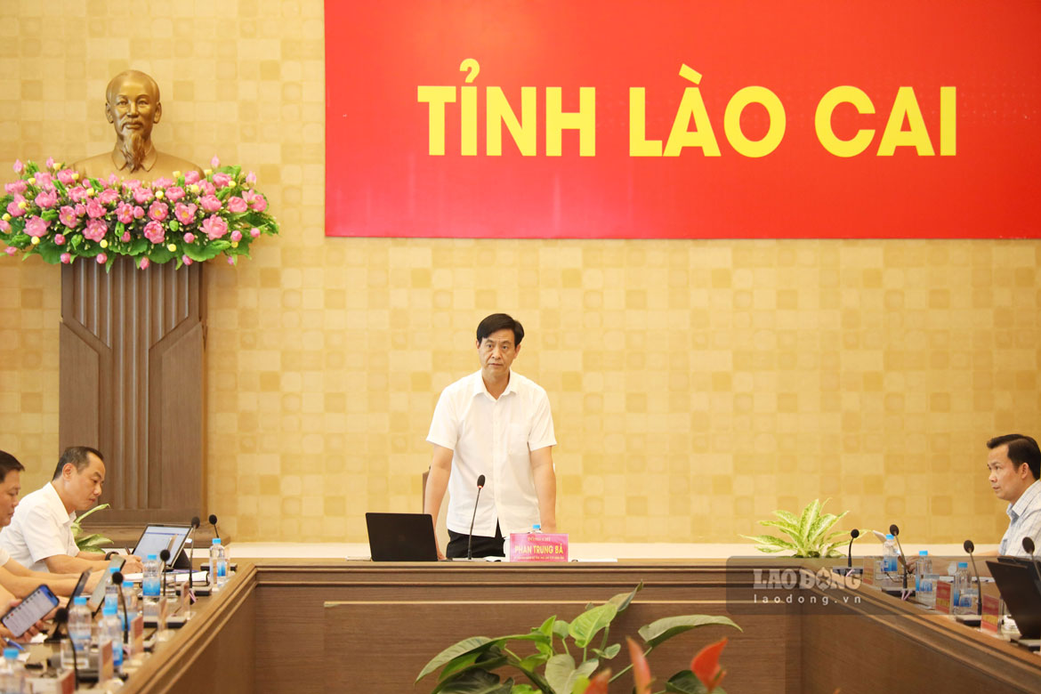 Phó Chủ tịch UBND tỉnh Lào Cai Phan Trung Bá giao nhiệm vụ cho các sở, ngành, địa phương. Ảnh: Thanh Thủy