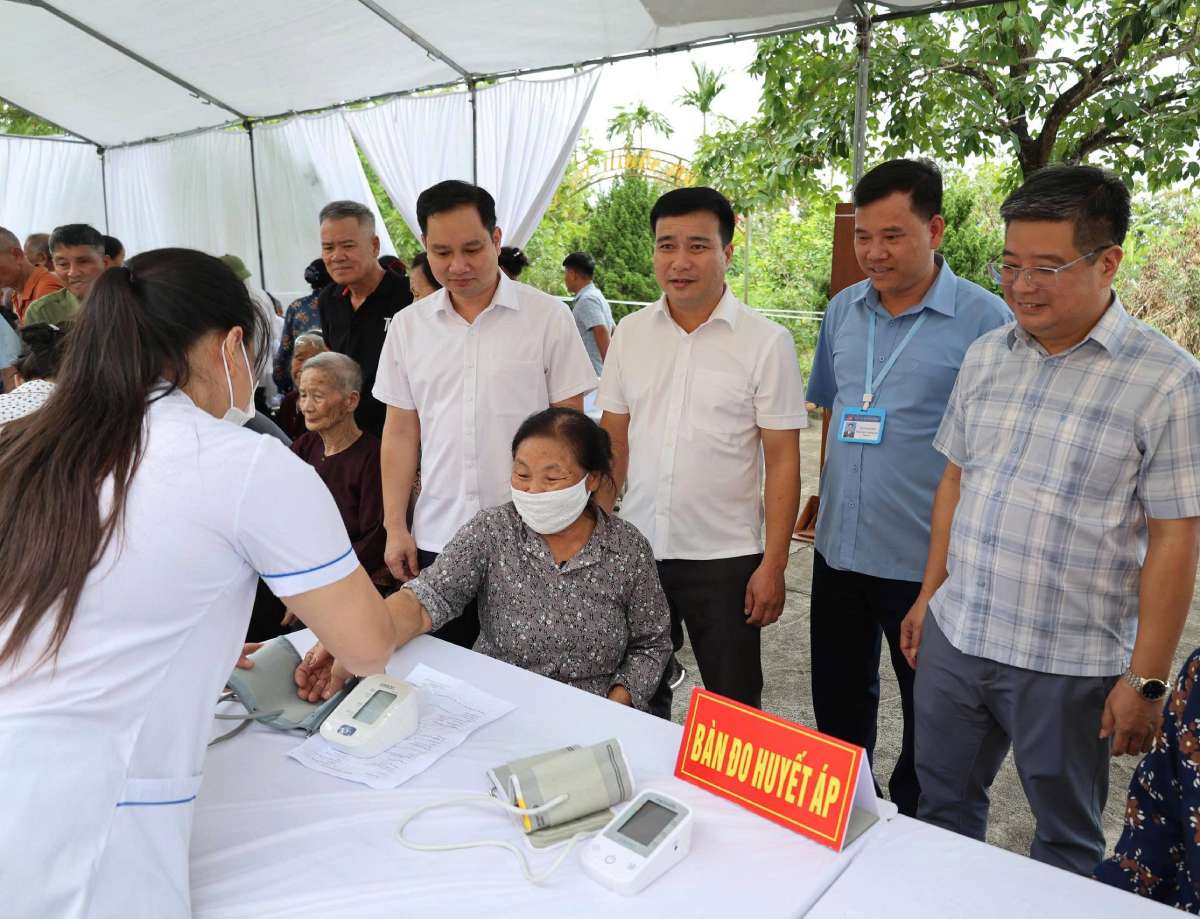 Dong Thinh commune, Ninh Binh province organizes screening health check-ups for more than 5,800 people. Photo: Dong Thinh commune e-Portal