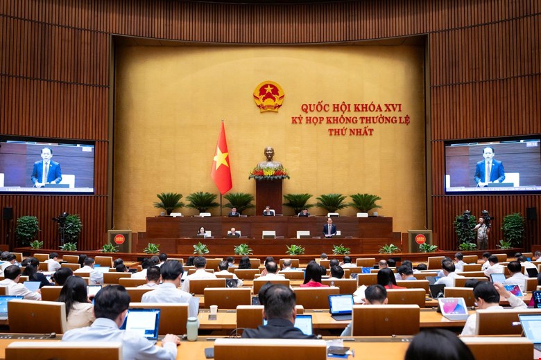 Today, the National Assembly discussed in the hall about the draft Law on Urban Development. Photo: Quochoi. vn.