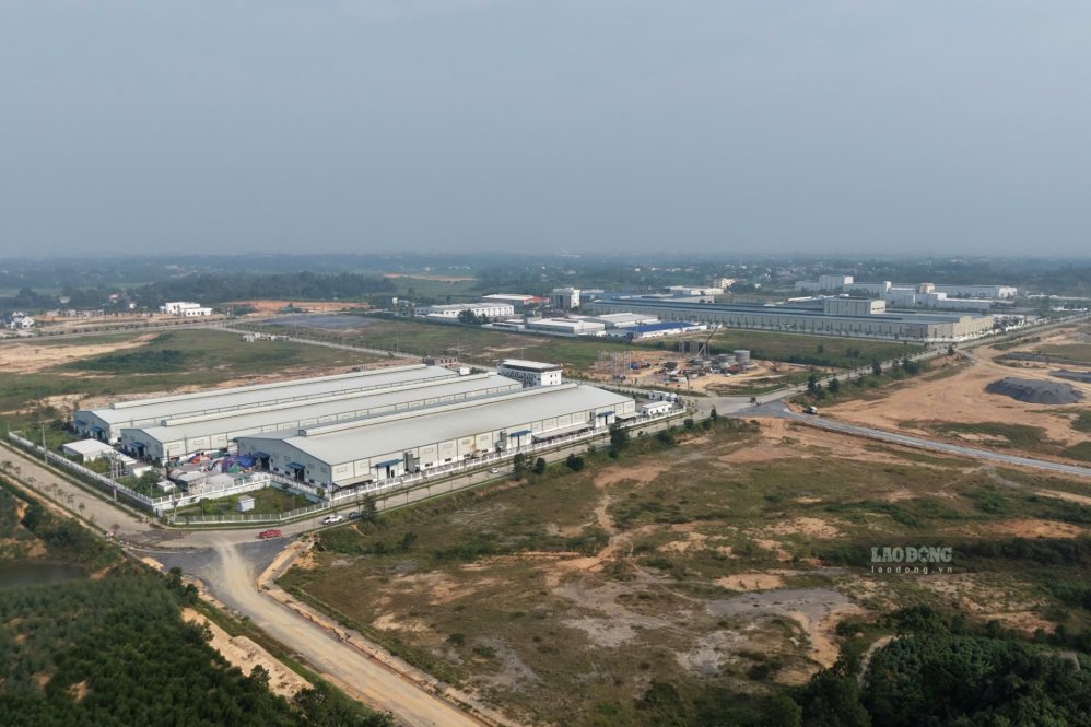 Cụm công nghiệp Bãi Ba Đông Thành đã có những nhà máy đi vào hoạt động. Ảnh: Tô Công