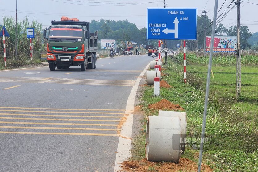 The road from the Noi Bai - Lao Cai expressway resettlement area to the connection route to factory Z121 - Bai Ba Dong Thanh industrial cluster will be built. Photo: To Cong