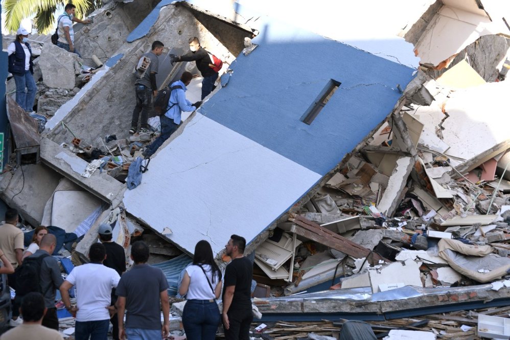 The magnitude 7.4 earthquake shook many cities across Colombia's coffee production region and the Pacific coast on August 10. Photo: AFP