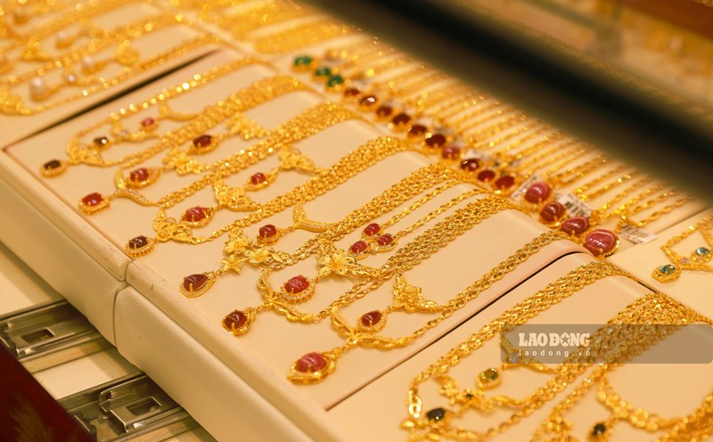 World gold prices fluctuate sharply against US economic data and expectations for Fed monetary policy. Photo: Phan Anh