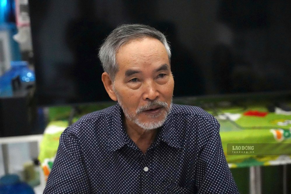 Ông Đinh Quang Thịnh chia sẻ lại những kỷ niệm về liệt sĩ Lê Công Duẩn. Ảnh: Hữu Long
