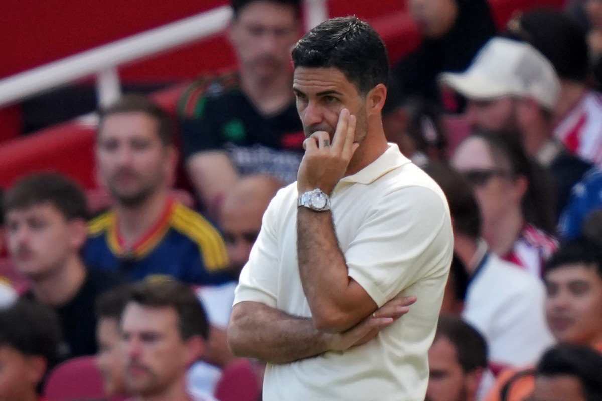 Mikel Arteta needs to quickly fix the problem in Arsenal's defense. Photo: AFP