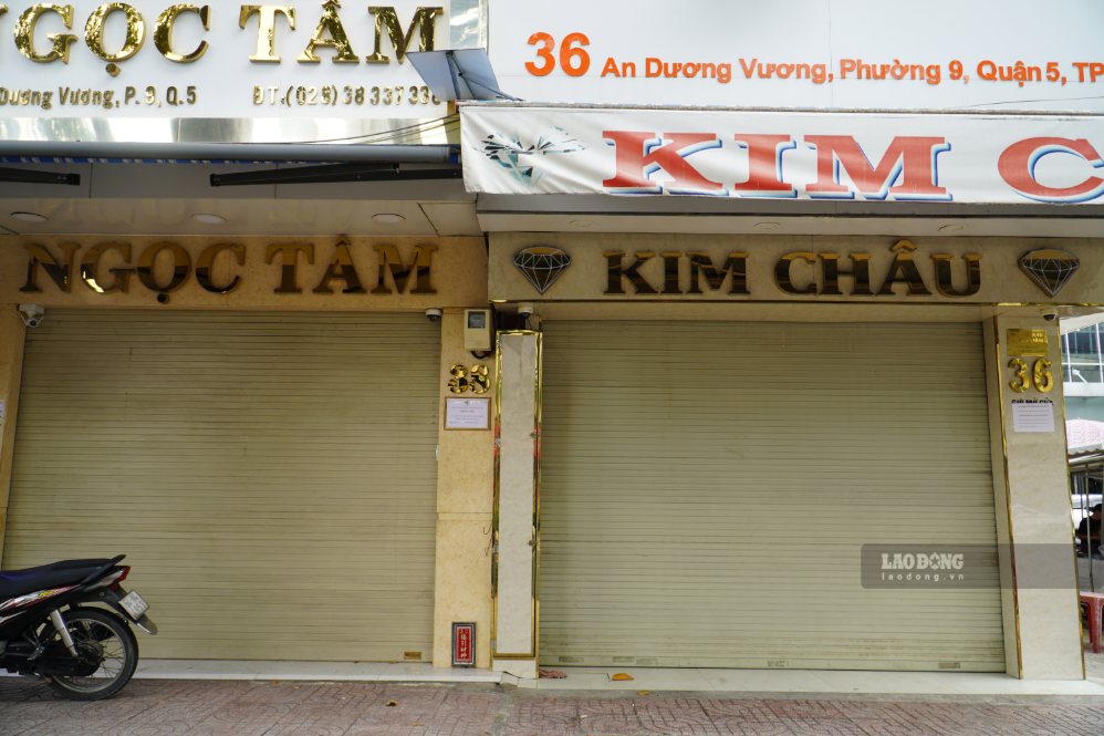 More than 40 diamond businesses in Ho Chi Minh City temporarily closed. Photo: Ngoc Le