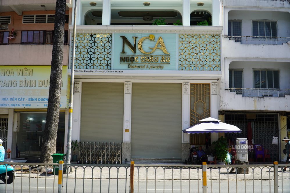 Một số doanh nghiệp kinh doanh kim cương chưa xác định thời điểm mở cửa trở lại. Ảnh: Ngọc Lê