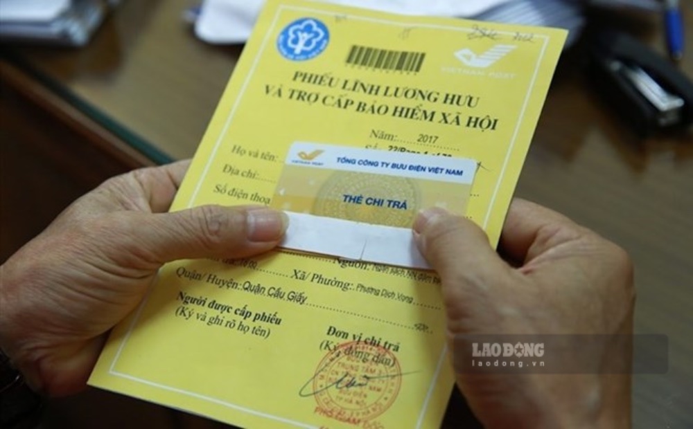 Pension and social insurance allowance receipt form. Photo: Hai Nguyen