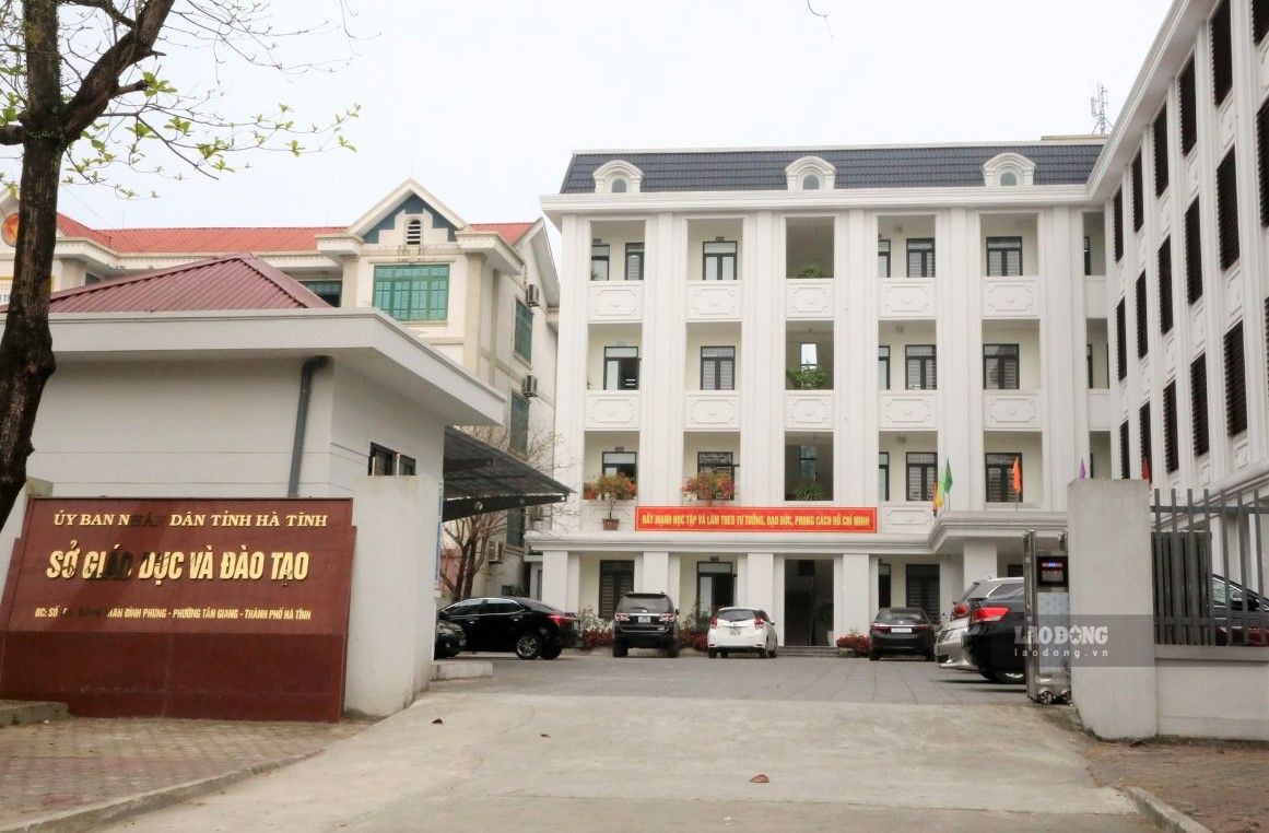 Ha Tinh Department of Education and Training has completed the plan to transfer 68 teachers from the old Huong Khe district after the reflection of Lao Dong Newspaper. Photo: Tran Tuan