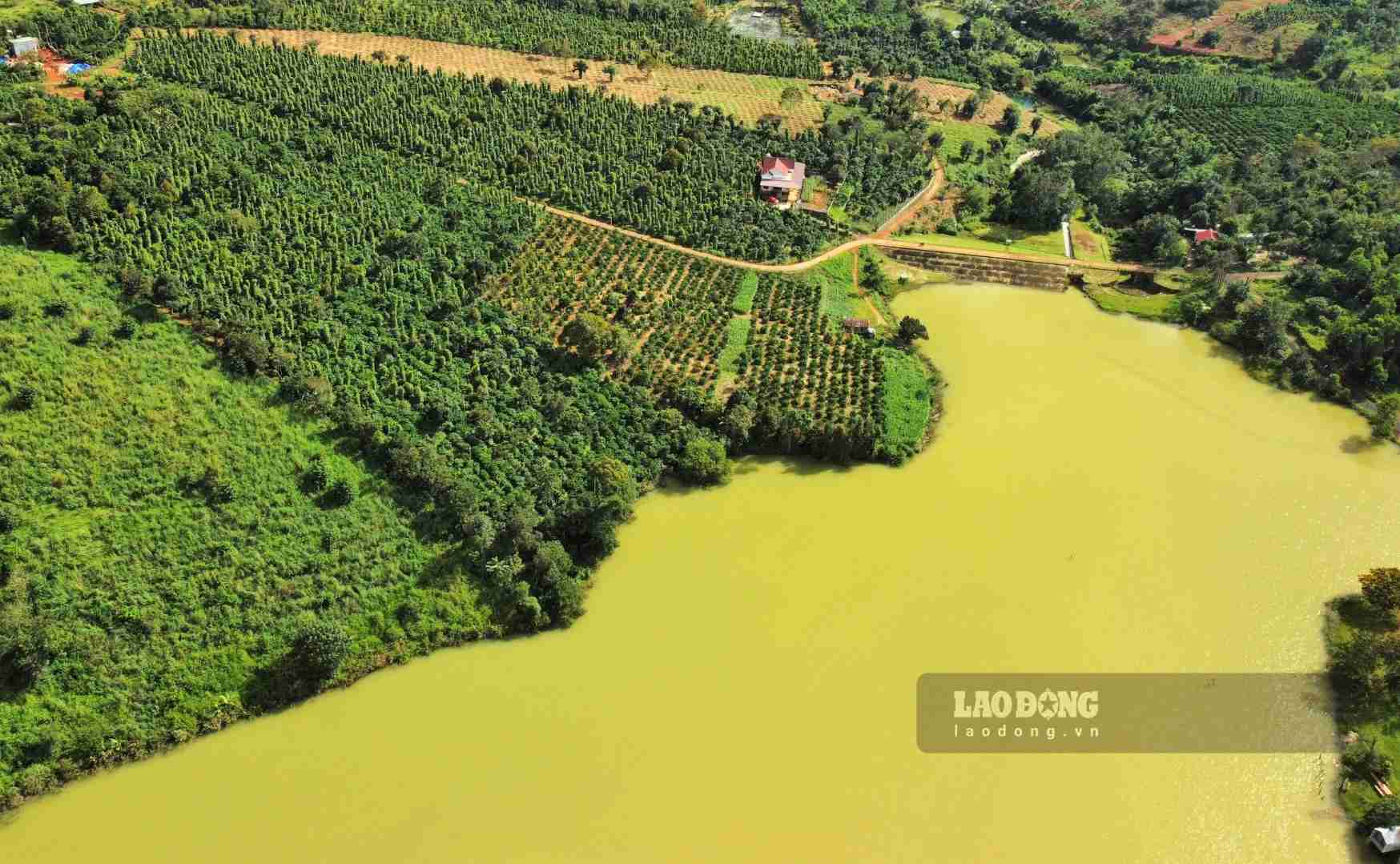 Hồ thủy lợi tại phường Đông Gia Nghĩa (Lâm Đồng) chưa được cắm mốc bảo vệ hành lang an toàn. Ảnh: Phúc Khánh