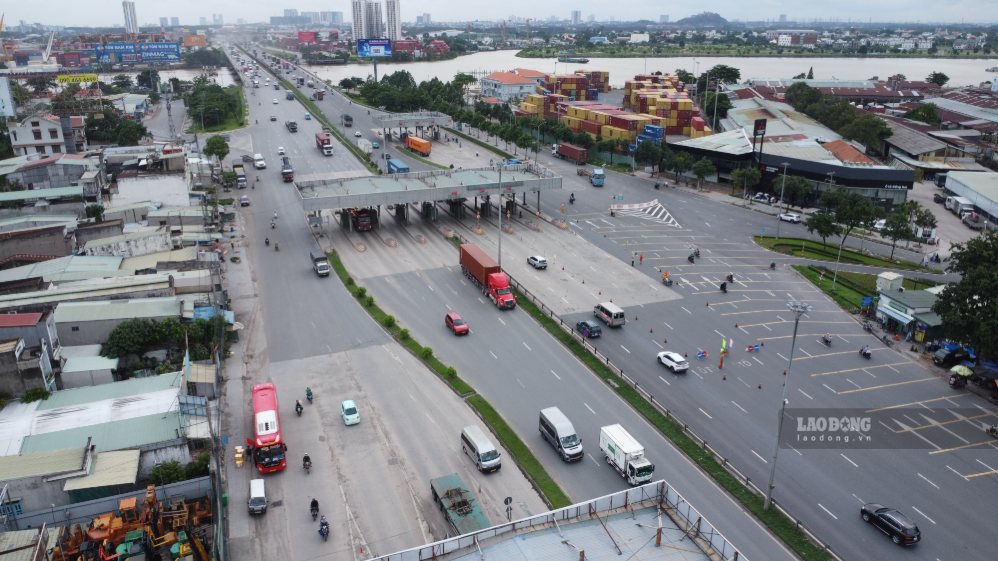 Dong Nai bridge toll station located on National Highway 1A, the gateway to Ho Chi Minh City. Photo: HAC