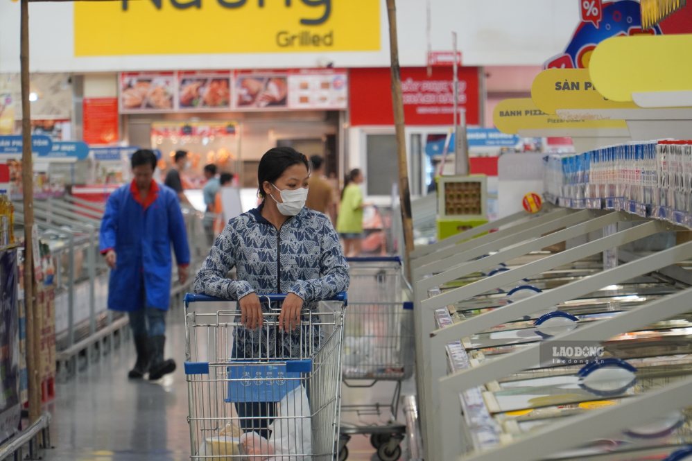 Nhiều chương trình kích cầu mua sắm được triển khai ở TPHCM. Ảnh: Hạ Mây