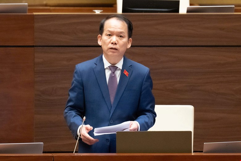 Member of the Party Central Committee, Minister of Justice Hoang Thanh Tung affirmed that he does not trade defense and security for growth. Photo: Quochoi. vn