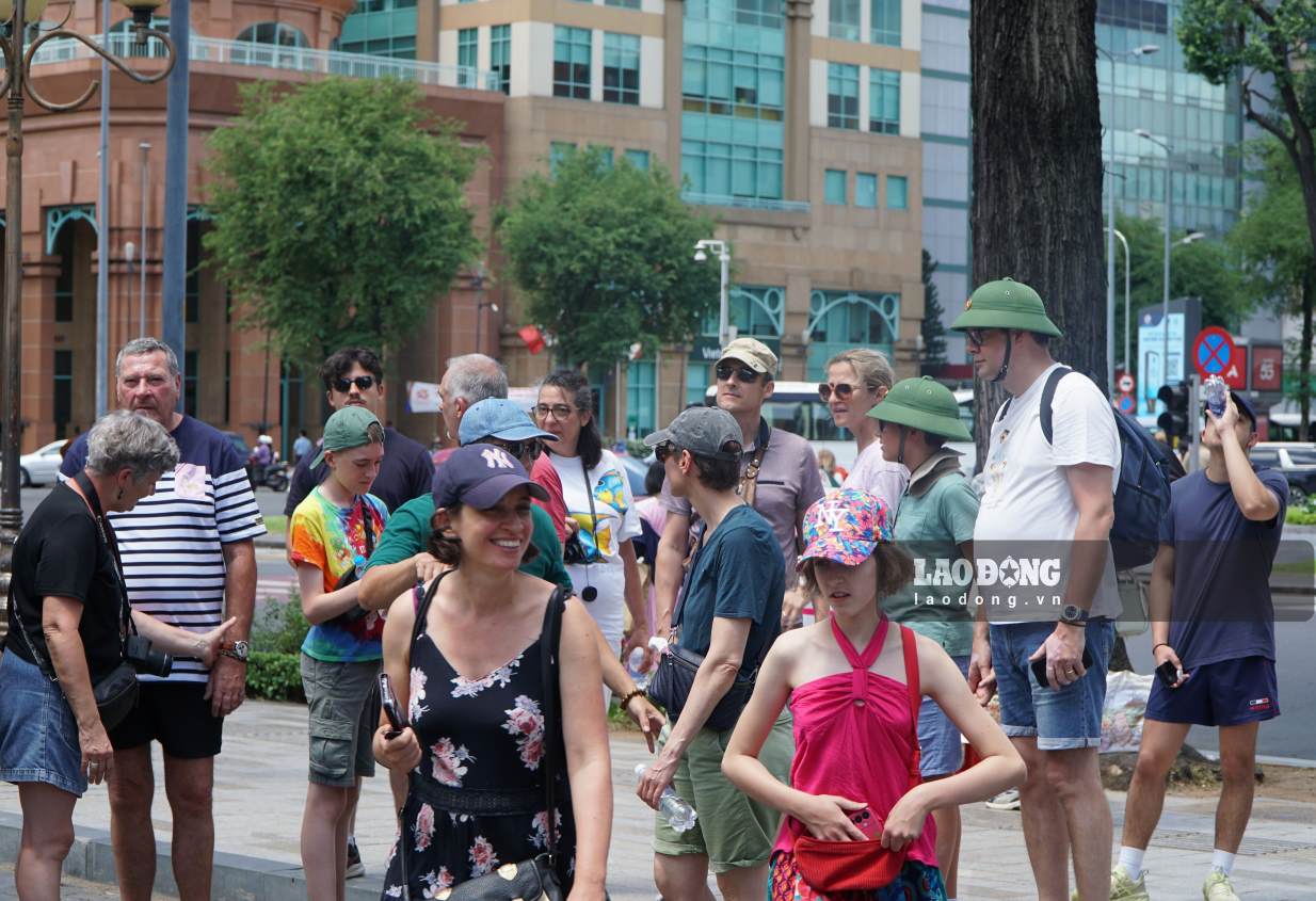 International visitors visit and experience in Ho Chi Minh City. Photo: Thanh Chan