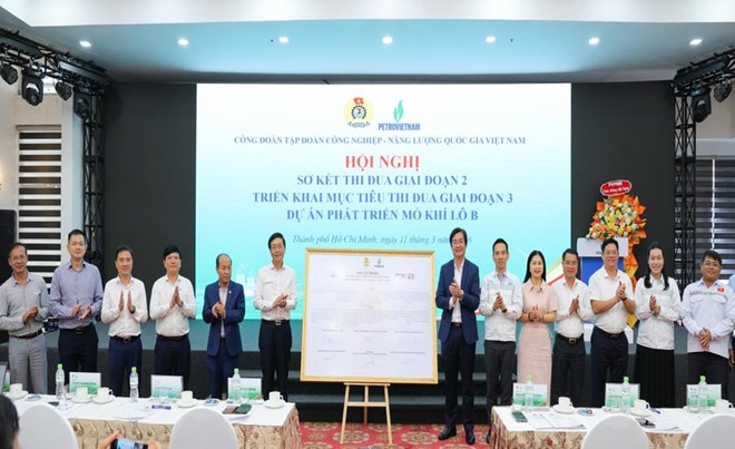 Đại diện các bên tham gia ký giao ước thi đua tại sơ kết thi đua giai đoạn 2 và phát động thi đua giai đoạn 3 Dự án Phát triển Mỏ khí Lô B do Công đoàn Petrovietnam tổ chức hồi tháng 3.2026. Ảnh: Công đoàn Petrovietnam