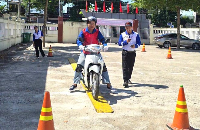 Da Nang workers are inspected, lightly repaired and provided with free car maintenance at the Union Members' Day (pictured is Cam Le Ward Trade Union organizing the 2026 Traffic Safety Day). Photo: Da Nang Trade Union