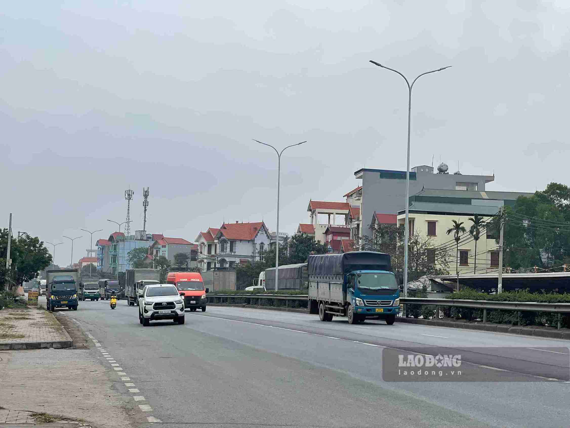 Hung Yen requests to reduce road service fees at BOT stations. Photo: Mai Huong