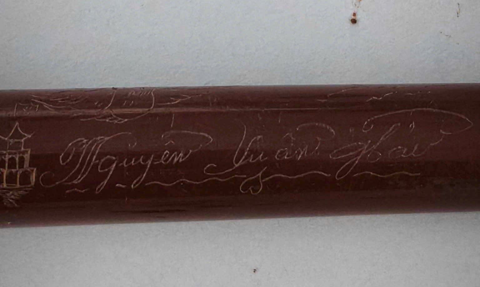The kim tinh pen engraved with the name Nguyen Xuan Hai was found in the martyr's grave, collected from Laos in 1995. Photo: Quang Ngai Provincial Military Command
