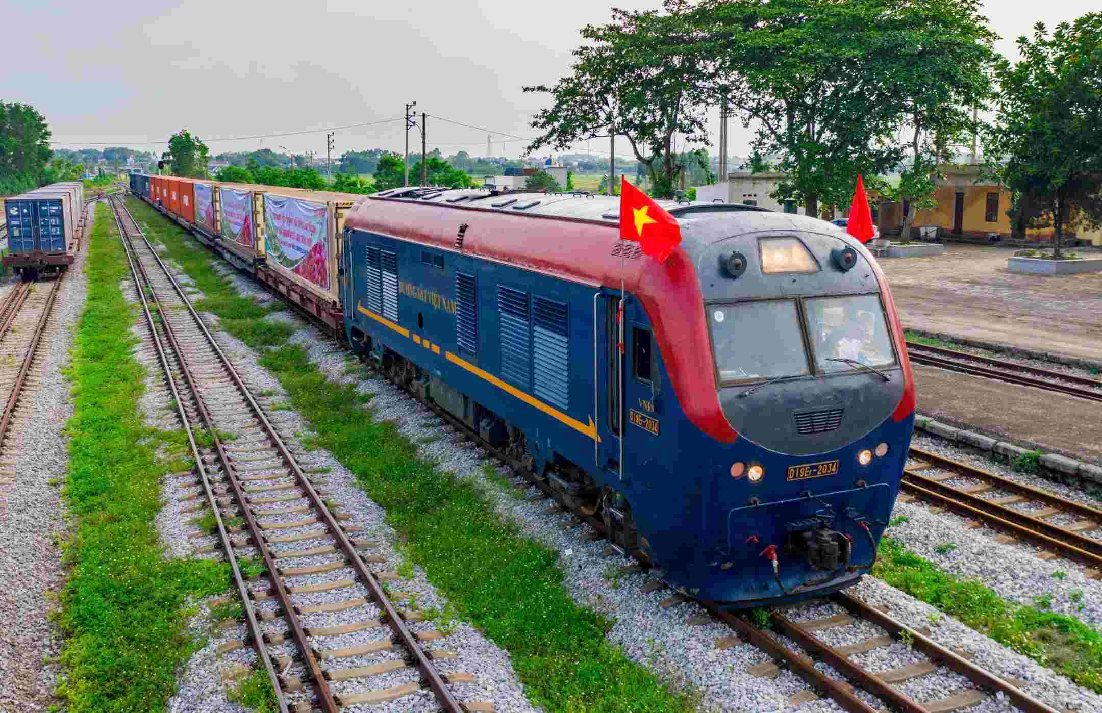 Vietnam Railways Corporation transforms its model into Vietnam National Railways Group. Photo: VNR