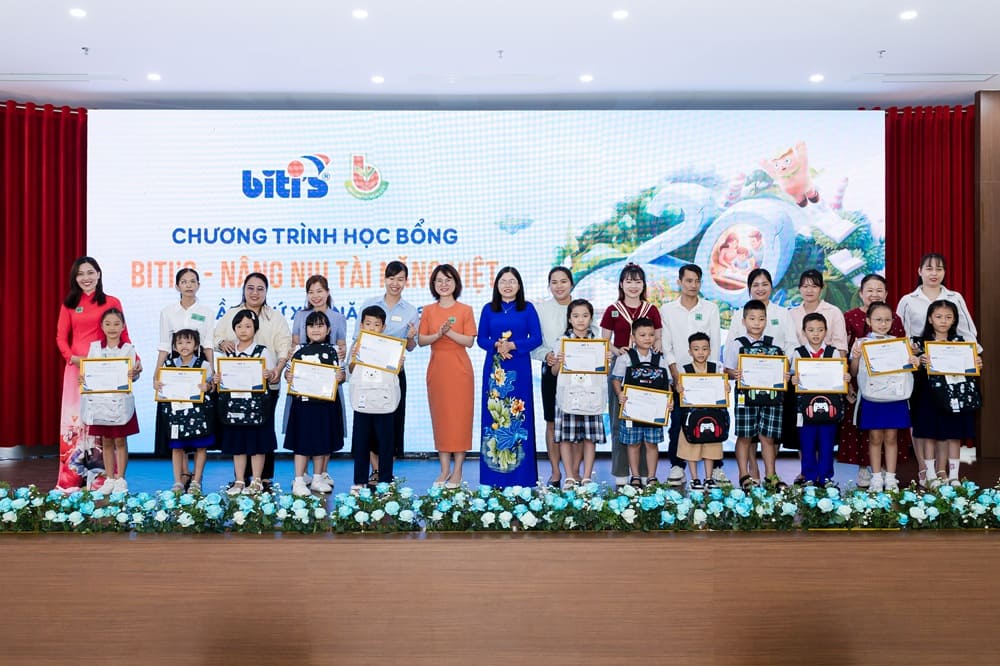 Biti's organizes the 20th "Nourishing Vietnamese Talents" Scholarship Award Ceremony, marking 20 years following in the footsteps of the future with many generations of students. Photo: Biti's
