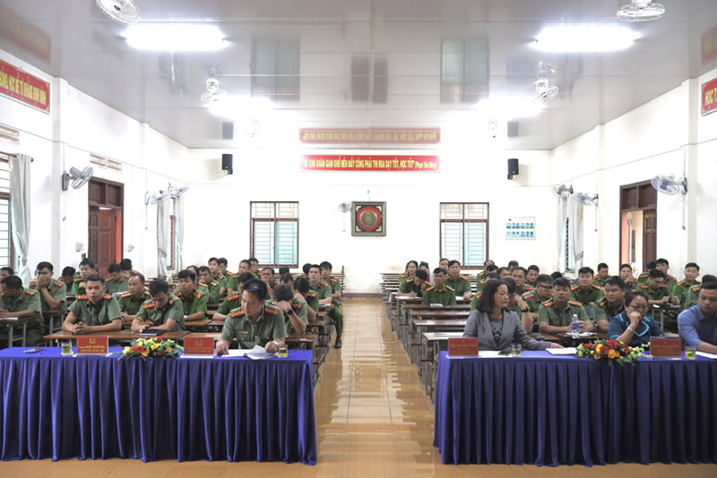 74 cán bộ, chiến sĩ công an tỉnh Gia Lai đã tham dự lớp bồi dưỡng tiếng dân tộc thiểu số Khmer và ngôn ngữ nước láng giềng Campuchia. Ảnh: Công an tỉnh Gia Lai