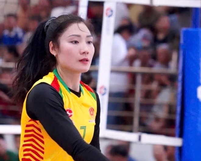 L'entraîneur Phạm Thị Yến de l'équipe féminine de volleyball du Corps des transmissions. Photo: Corps des transmissions