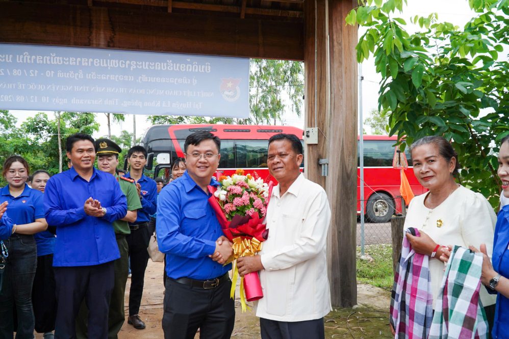 Da Nang City Youth Union deploys volunteer activities in 2 provinces in Salavane province and Sekong province (Laos) from August 10 to August 16. Photo: Da Nang City Youth Union