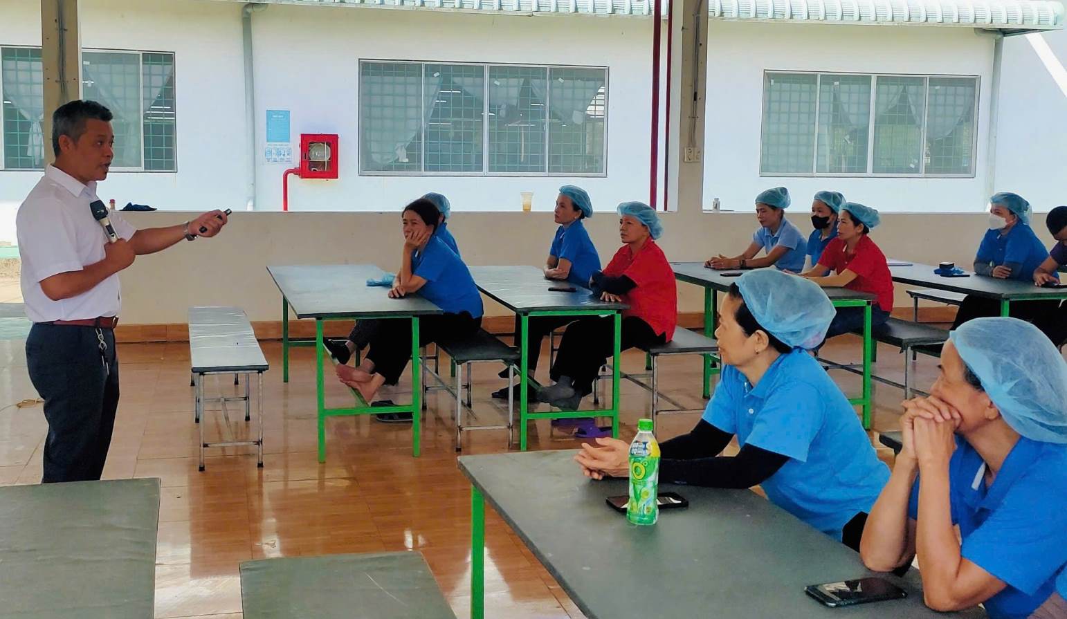 Dien Ban Ward Trade Union, Da Nang coordinates with Da Nang Plastic Co., Ltd. to organize the 2026 OSH training program for workers. Photo: Dien Ban Ward Trade Union