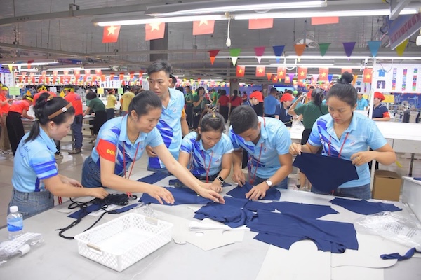 Contestants participating in the 7th Industry-level Skilled Worker Contest - 2026, in the field of Garment and Knitting, organized by the Vietnam Textile and Garment Trade Union in coordination with the Vietnam National Textile and Garment Group at Hue Textile and Garment Joint Stock Company. Photo: Vietnam Textile and Garment Trade Union