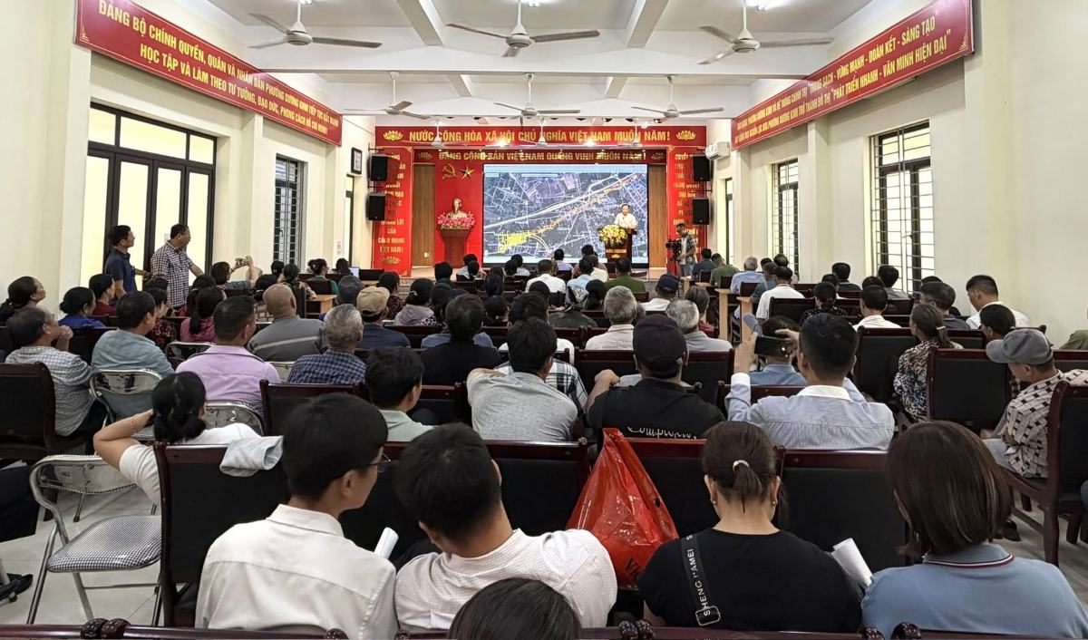 Duong Kinh ward organizes information conference on the plan to implement land recovery for the Lao Cai - Hanoi - Hai Phong railway project. Photo: Duong Kinh ward e-Portal