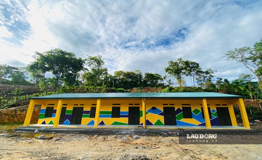 The school point in Nhan Cu village of Ta Ca Kindergarten has been newly built, but the schoolyard and some items are still not completed. Photo: Quang Dai