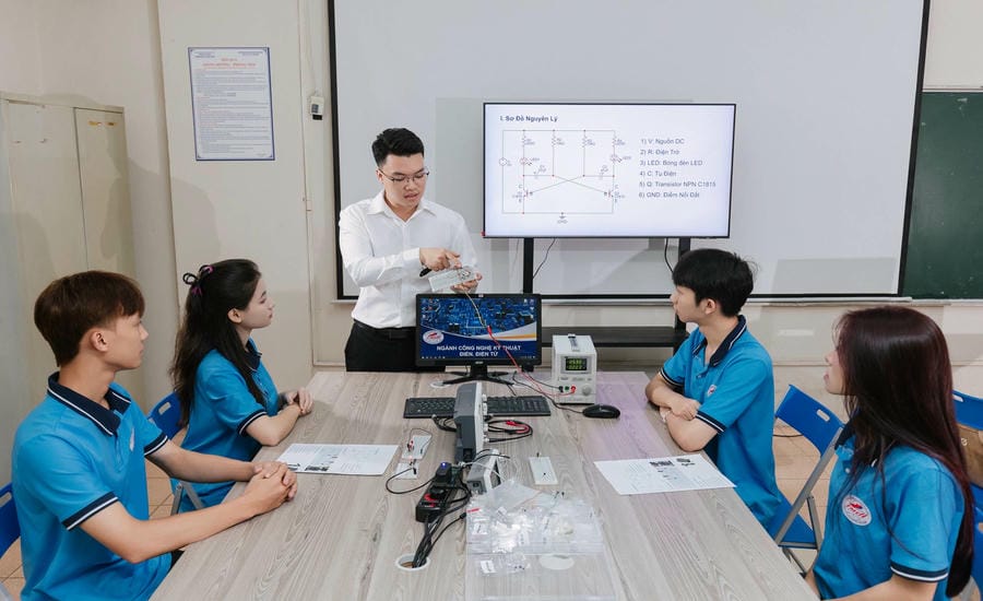 Students during class in Electrical and Electronic Engineering Technology. Photo: School provided