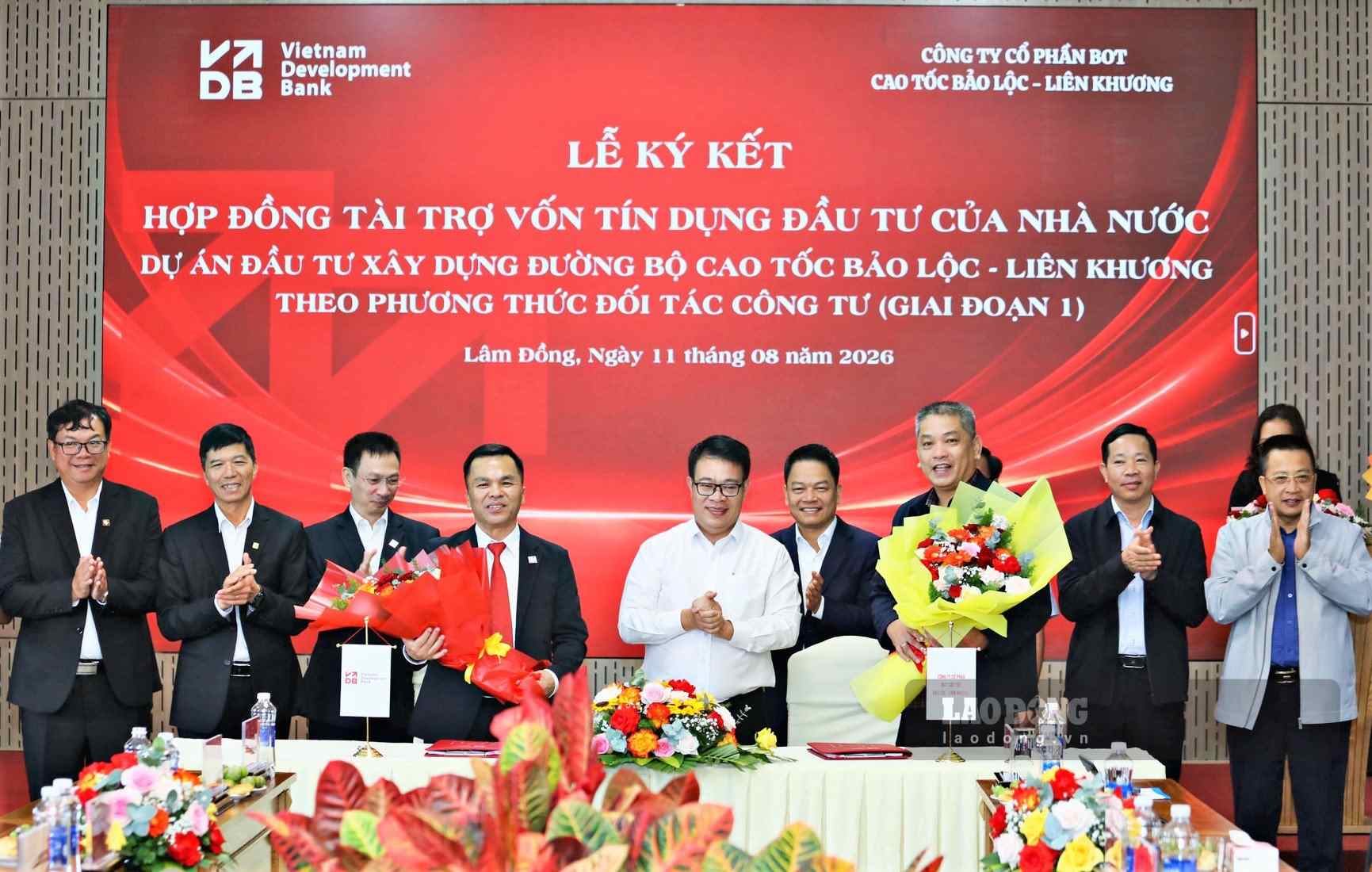 VDB - Lam Dong Branch and Bao Loc - Lien Khuong Expressway BOT Joint Stock Company sign a project financing credit contract. Photo: Le Thanh