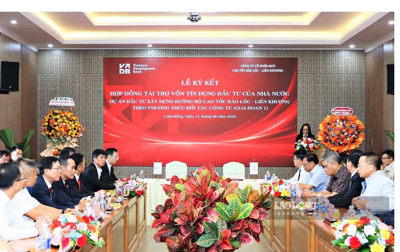 Quang cảnh lễ ký kết tài trợ khoản vay gần 5.000 tỉ đồng