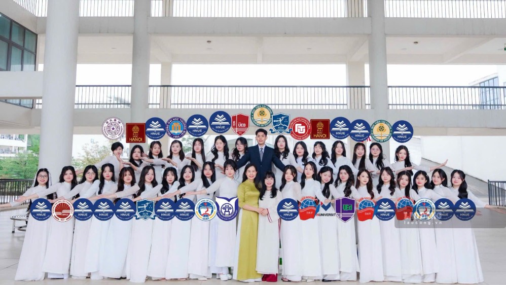 More than half of the 12A7 Literature class students of Vinh Phuc High School for the Gifted choose to study pedagogy majors. Photo: Provided by teacher