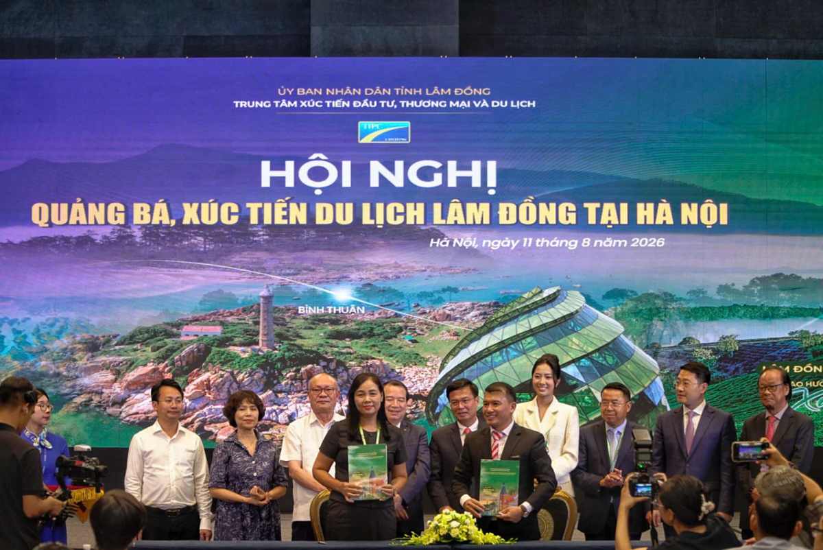La conferencia "Promoción y promoción turística de Lam Dong en Hanoi" se celebró el 11 de agosto. 8. Foto: BTC