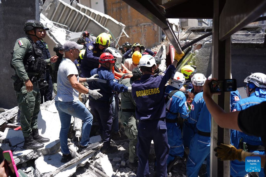 Rescue forces working at a collapsed building after the earthquake in Manizales, Colombia, August 10, 2026. Photo: Xinhua