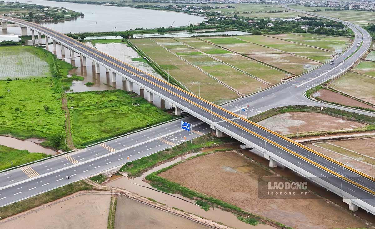 Khu vực nút giao đường trục phát triển với cầu vượt sông Đáy thuộc cao tốc CT08.