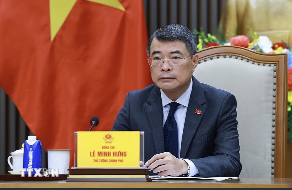 Politburo Member, Prime Minister Le Minh Hung had a high-level phone call with the Prime Minister of the Kingdom of the Netherlands Rob Jetten on the afternoon of August 11. Photo: VNA