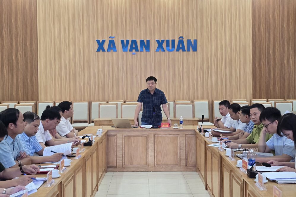 Toàn cảnh buổi họp báo thông tin về việc cưỡng chế thu hồi đất tại xã Vạn Xuân. Ảnh: Tô Công