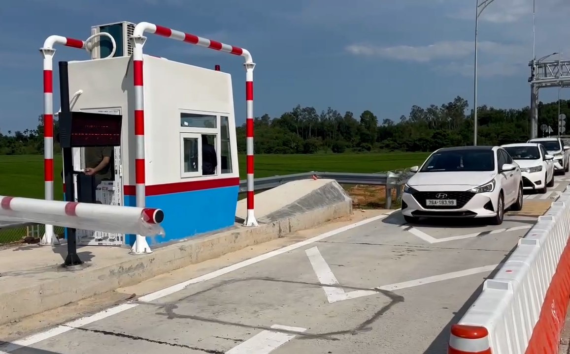From 2:00 PM on August 14th, toll collection for expressway use will begin at 5 component projects of public investment belonging to the North-South Expressway in the East. Photo: Vietnam Road Administration