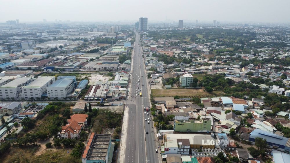 Quốc lộ 13 đoạn qua phường Thuận Giao. Ảnh: Đình Trọng